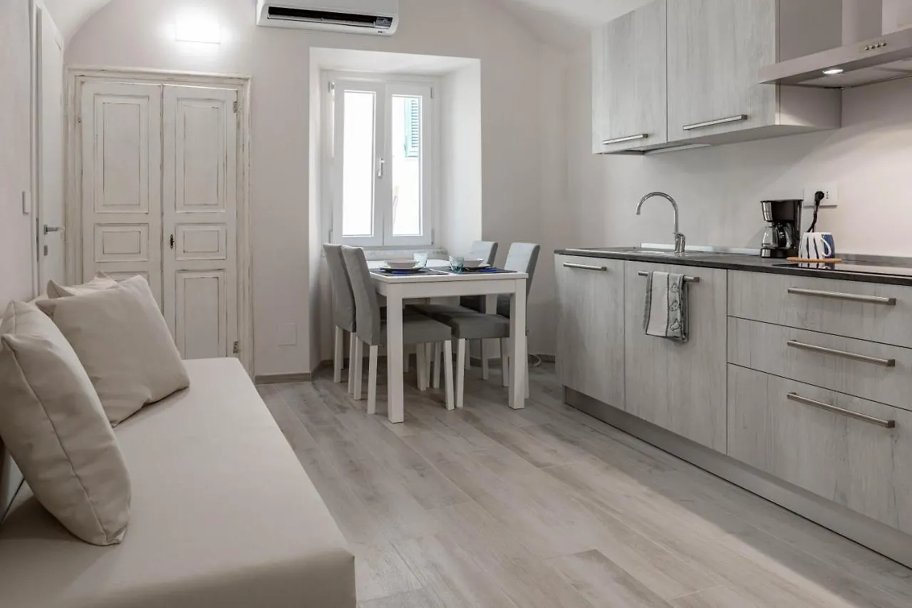 H11 Piccola Perla A Un Passo Dal Mare Apartment Santo Stefano al Mare Italy